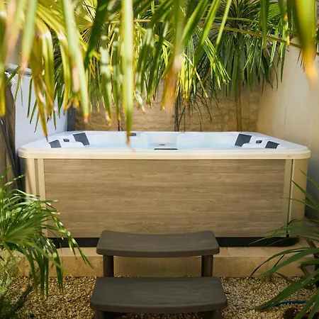 Suite De Luxe Avec Jacuzzi Prive, Climatisation Et Emplacement Ideal Au Coeur De Cognac Apartament Cognac