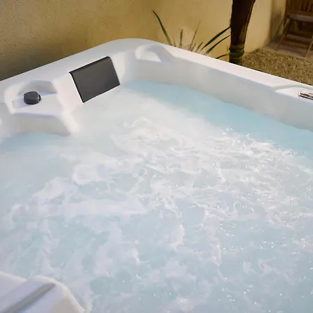 Suite De Luxe Avec Jacuzzi Prive, Climatisation Et Emplacement Ideal Au Coeur De Cognac * Cognac