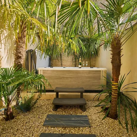 Suite De Luxe Avec Jacuzzi Prive, Climatisation Et Emplacement Ideal Au Coeur De Cognac