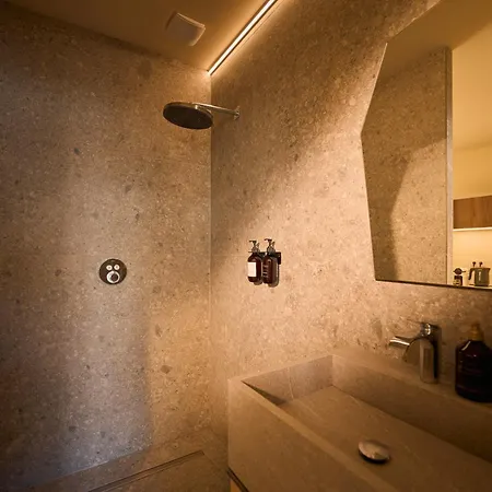 Suite De Luxe Avec Jacuzzi Prive, Climatisation Et Emplacement Ideal Au Coeur De Cognac Appartement